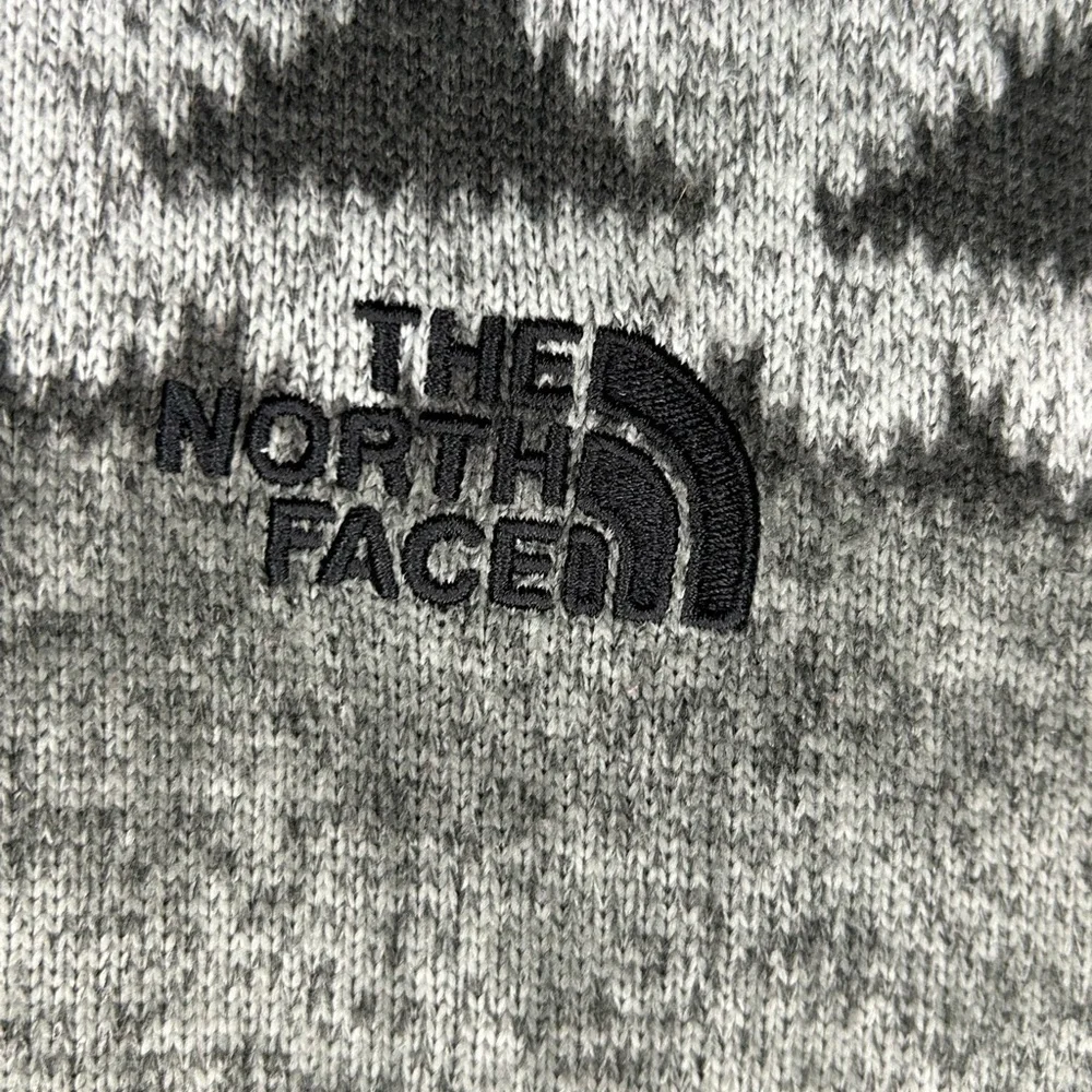 The North Face Gordon Lyons 1/4 Zip Gray Aztec Pullover Men’s Size Small Outdoor